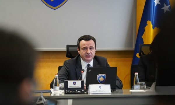 Qeveria Kurti: Mbështetje financiare për fëmijët dhe pensionistët