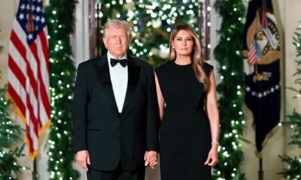 Trump Dërgon Urime Krishtlindjes, Përfshin Edhe Kritikët e Tij