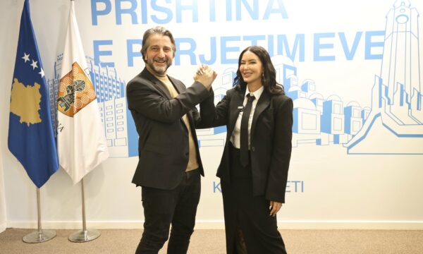 Batutat e Përparim Ramës në një takim me Dafina Zeqirin