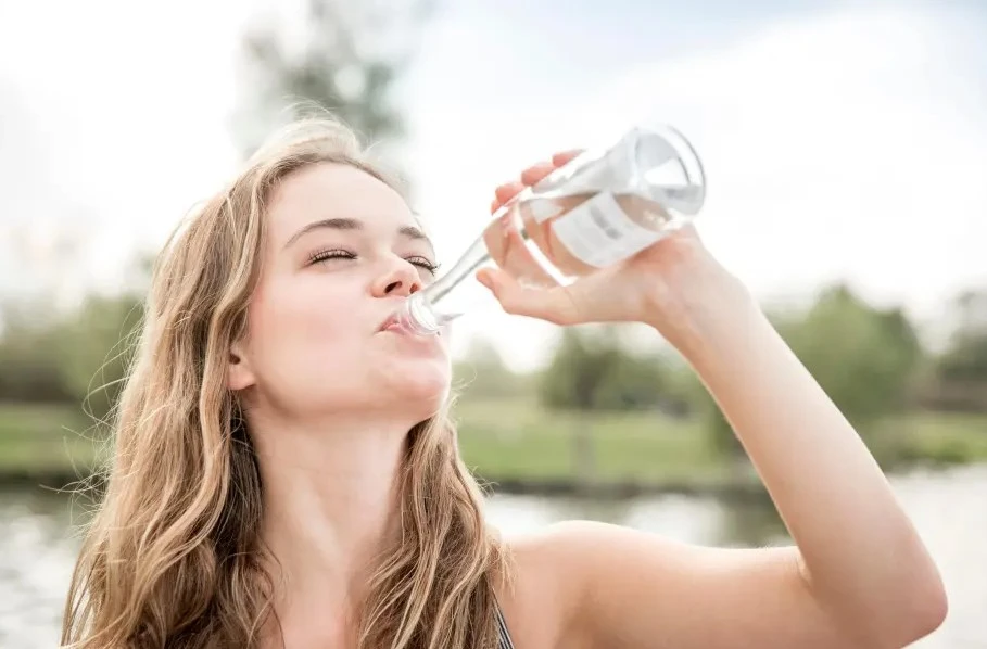 Konsumi i Tepërt i Ujit: Një Rrezik për Shëndetin
