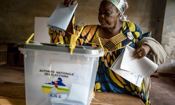 Katër vende, përfshirë Kosovën, mbajnë zgjedhje sot