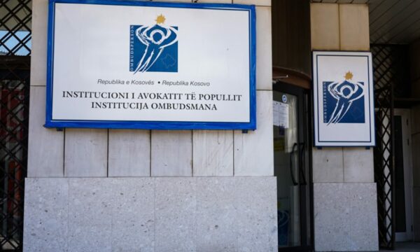 Votimi me asistencë refuzohet për ata që s’dinë shkrim-lexim