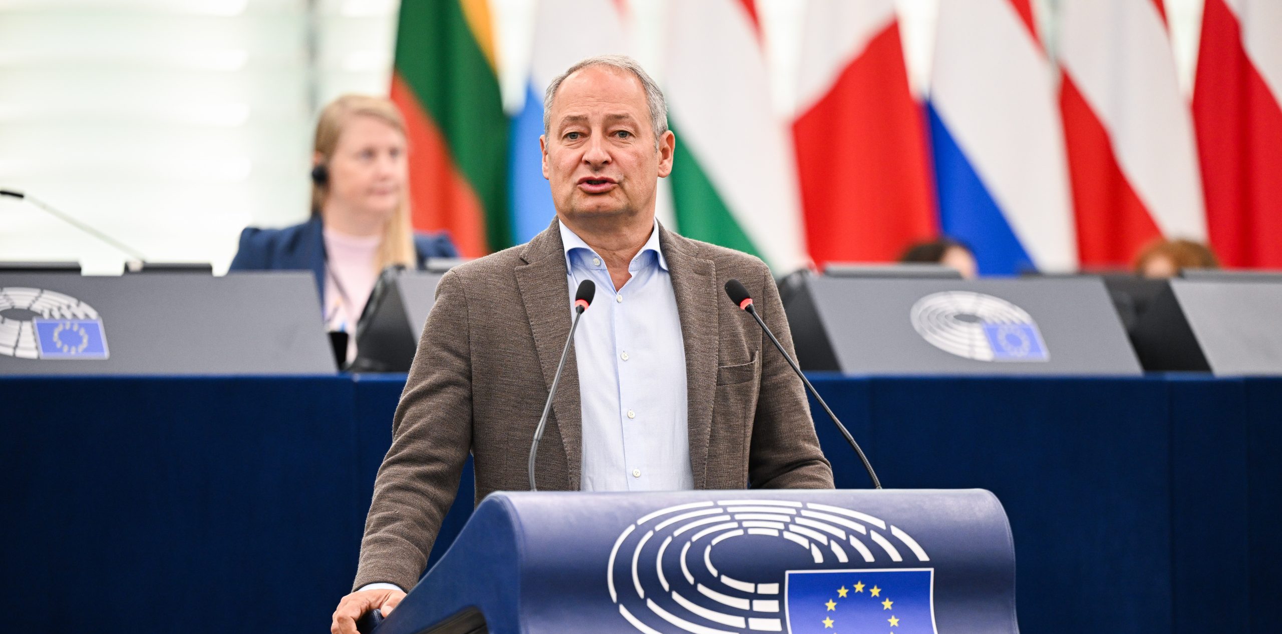 Eurodeputeti austriak kërkon qeveri të qëndrueshme në Kosovë