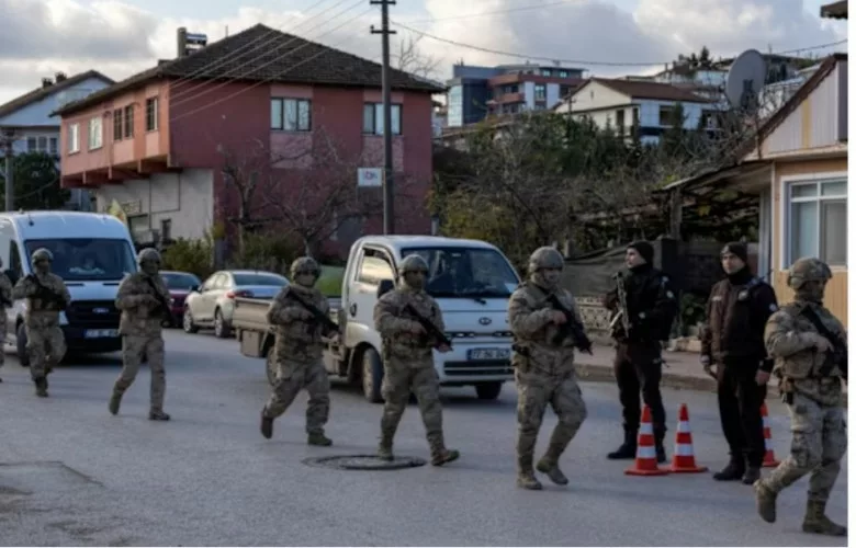 Policia turke ndalon 357 persona të dyshuar për lidhje me ISIS