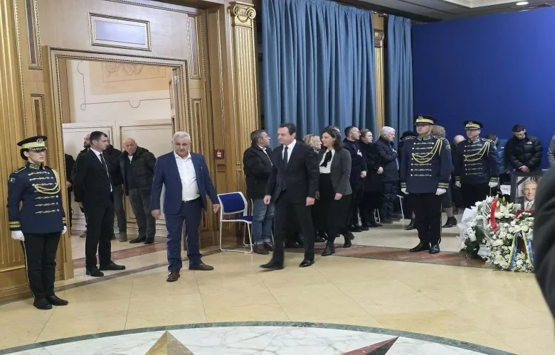 Kurti nderon Nexhat Dacin për shërbimin e tij si kryeparlamentar