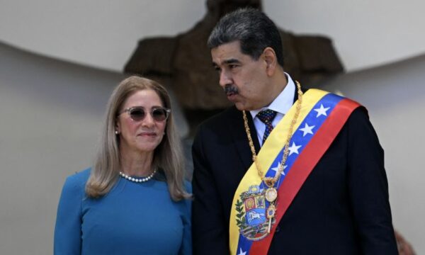 Kapet Maduro në befasi nga forcat amerikane në rezidencë