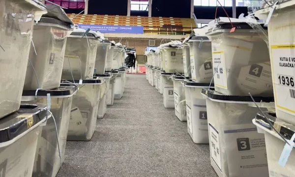 Numërimi i votave me postë vijon një javë pas zgjedhjeve