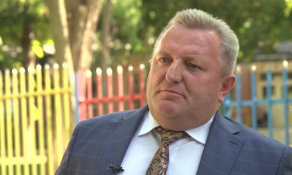 Berisha u sugjeron opozitarëve të mos votojnë për presidentin