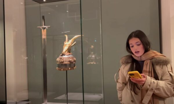 Zëri i Anna Krasniqit 14-vjeçare ngrihet në Muzeun e Vjenës