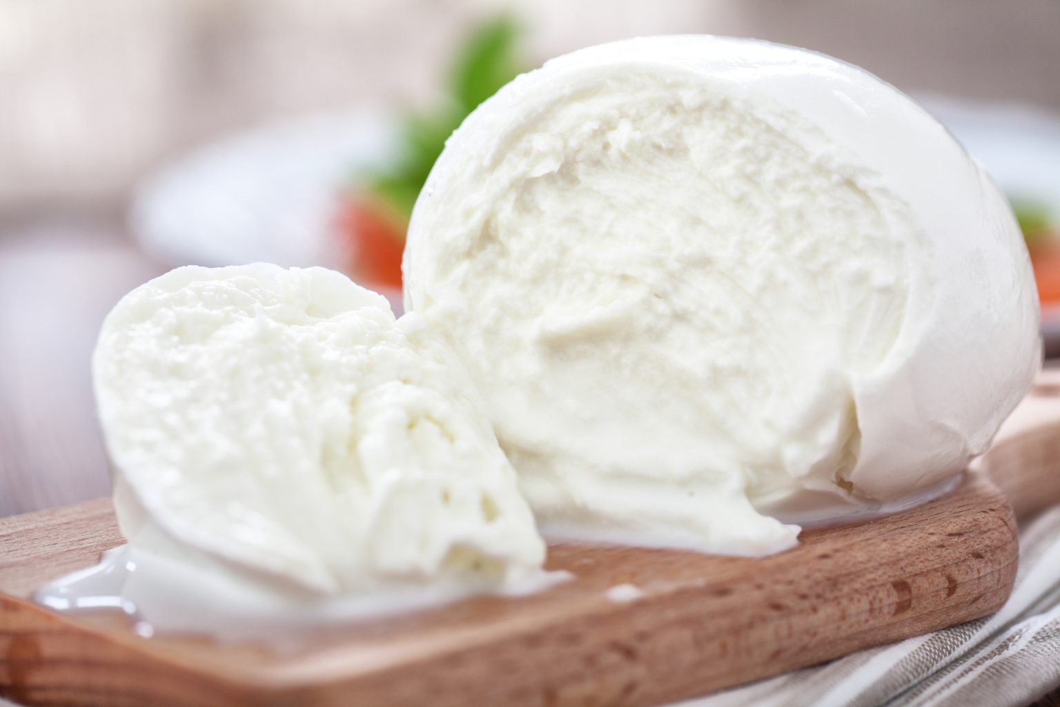 Mozzarella nga Italia në Kosovë përmban Aflatoksinë, mungon paralajmërimi