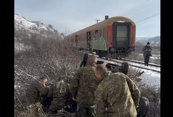 FSK Ndihmon të Lënduarit pas Përplasjes së Trenit me Makinë