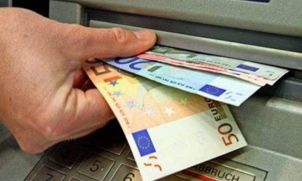 Sindikatat e Pakënaqura me Ofertën për Pagën e 13-të nga Kurti