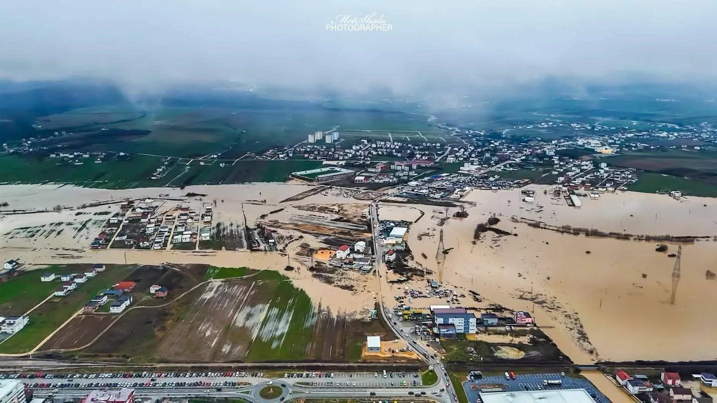 AME-ja Rishikon Të Dhënat: Vërshime në Disa Rajone Sot