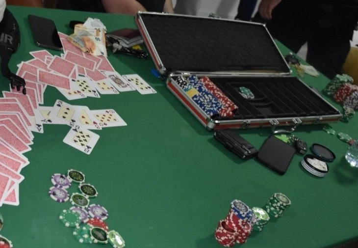Pronari i një lokali në Skenderaj arrestohet për lojëra pokeri