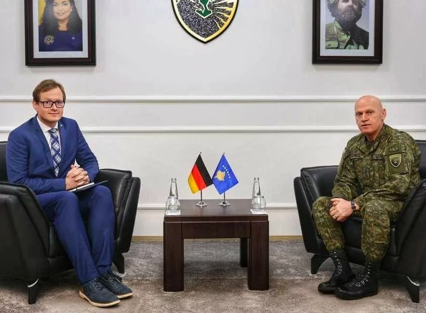 Zyrtari gjerman diskuton me Jasharin për të ardhmen e FSK-së