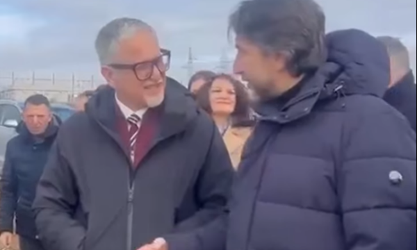 Rama dhe Vitia zhvillojnë bisedë miqësore në Prishtinë