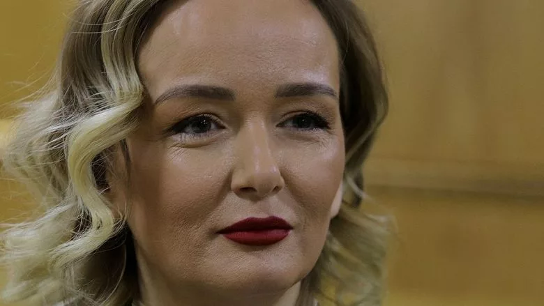 Adriana Matoshi: Ndikimi i fjalës dhe rëndësia e heshtjes