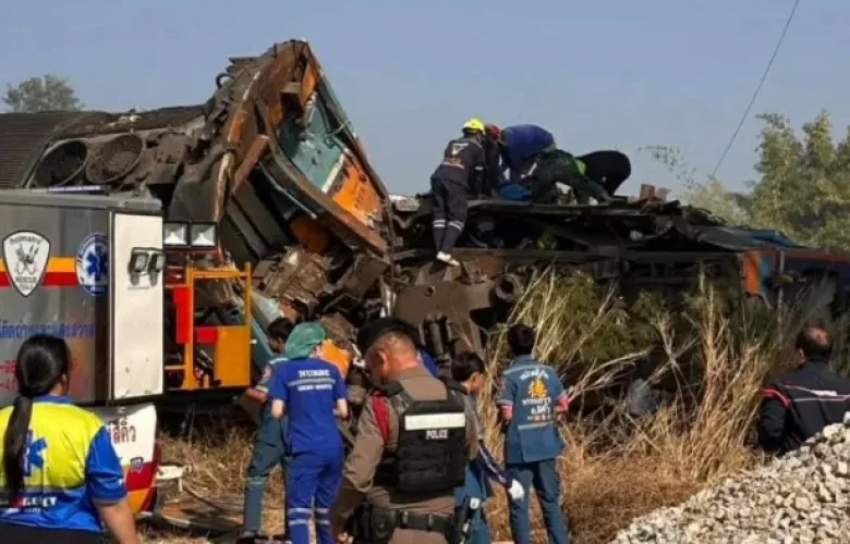 Aksident në Tajlandë: Vinçi bie mbi tren, 22 të vdekur