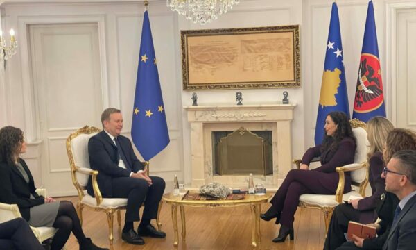 Sorensen përfundon bisedimet me Kurtin, vazhdon me Osmanin