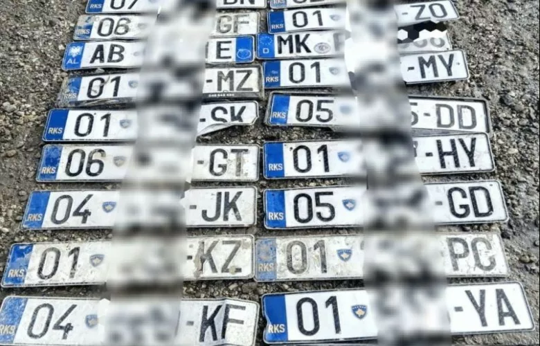 Tabela automjetesh të gjetura, pronarët t’i marrin në Graçanicë