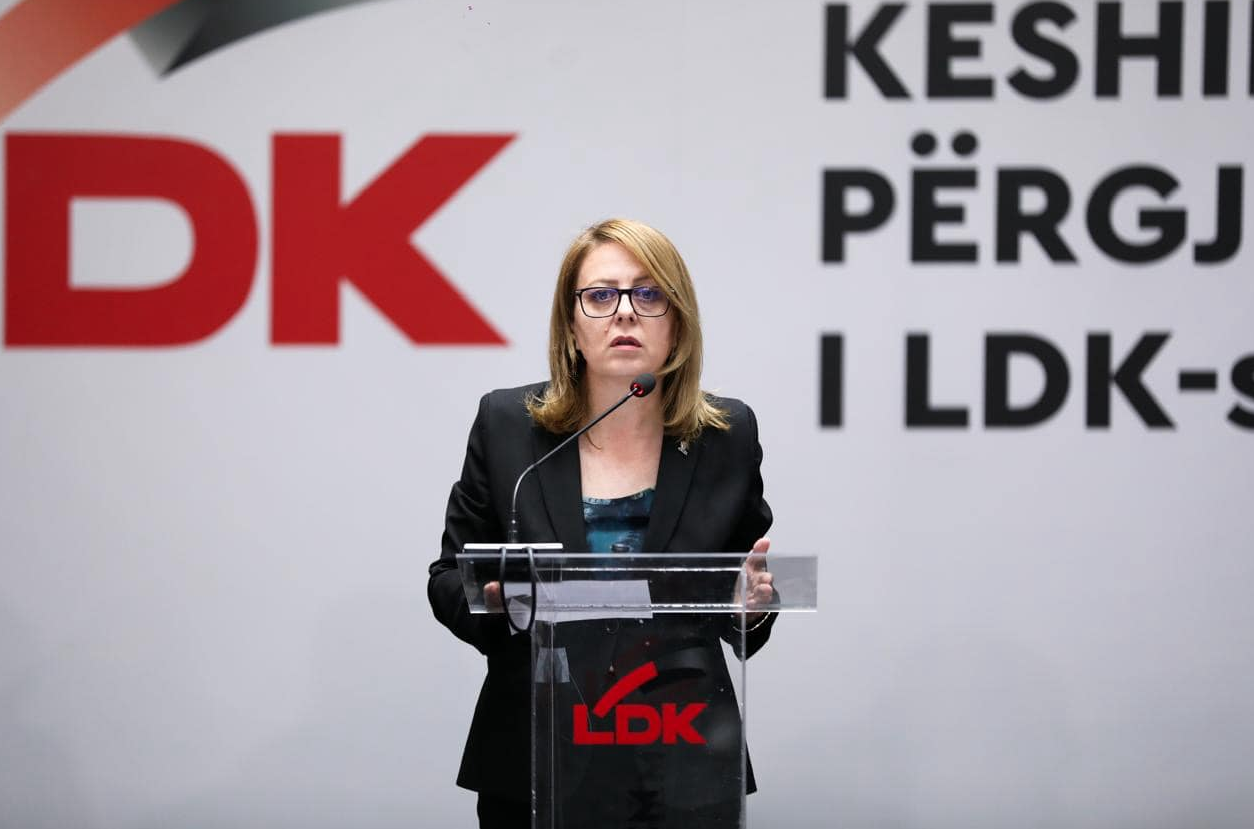 Hykmete Bajrami dorëhiqet nga LDK, kërkon të njëjtën nga Abdixhiku