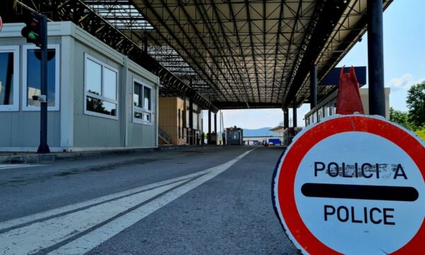 Kosova zbaton rregullat e reja për komunikacionin dhe të huajt