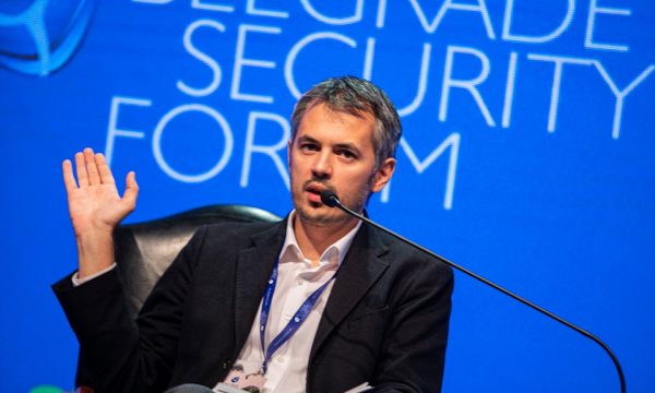 Maliqi: Vendimi i vizave të SHBA prek imigrantët nga 75 vende