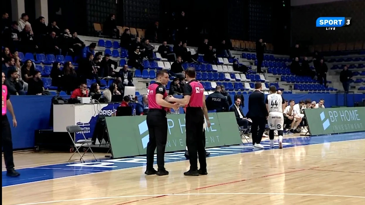 Incident në ndeshjen Ylli – Prishtina, tifozët ndërpresin lojën