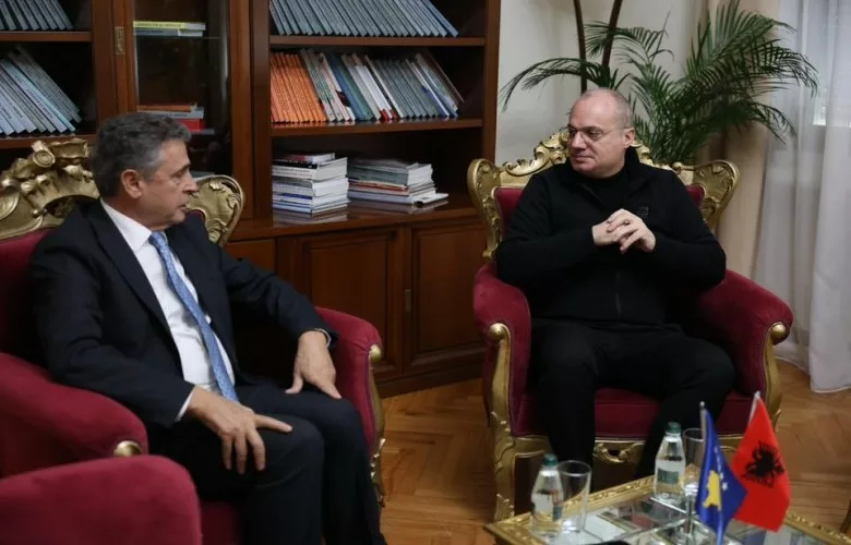 Takimi Durmishi–Hasani diskuton bashkëpunimin Kosovë-Shqipëri