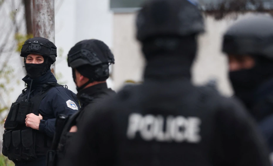 Hetim mbi lejet e armëve; dy zyrtarë të MPB-së intervistohen