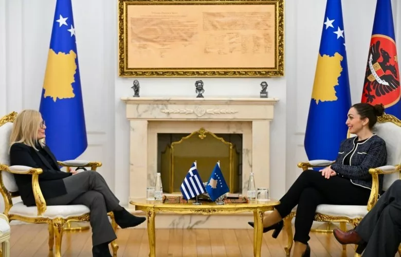 Presidentja Osmani dhe ambasadorja greke shqyrtojnë bashkëpunimin