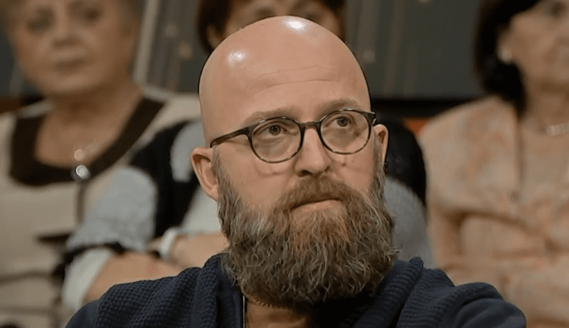 Arianit Sllamniku jep ilaçe për kafshë për autizmin e fëmijëve