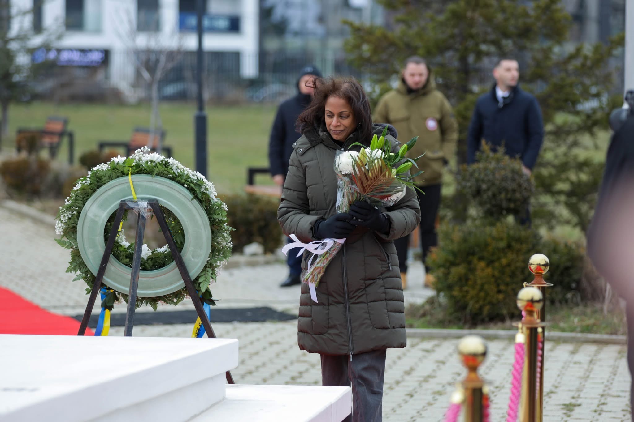 Ambasada SHBA: Rugova, model i guximit dhe dinjitetit për liri