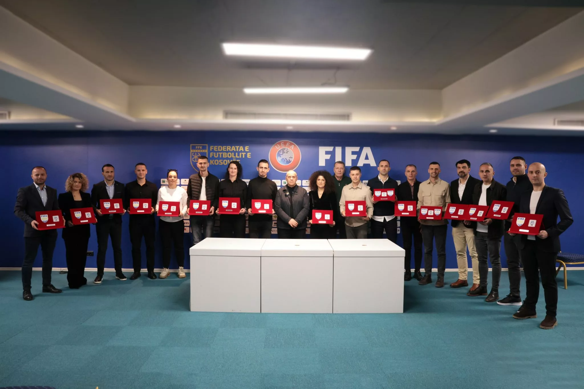 Gjyqtarët dhe asistentët e rinj certifikohen nga FIFA në FFK