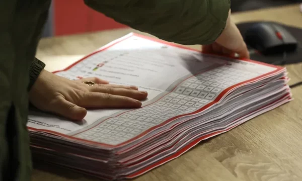 Përfundon rinumërimi i 1500 vendvotimeve në disa komuna