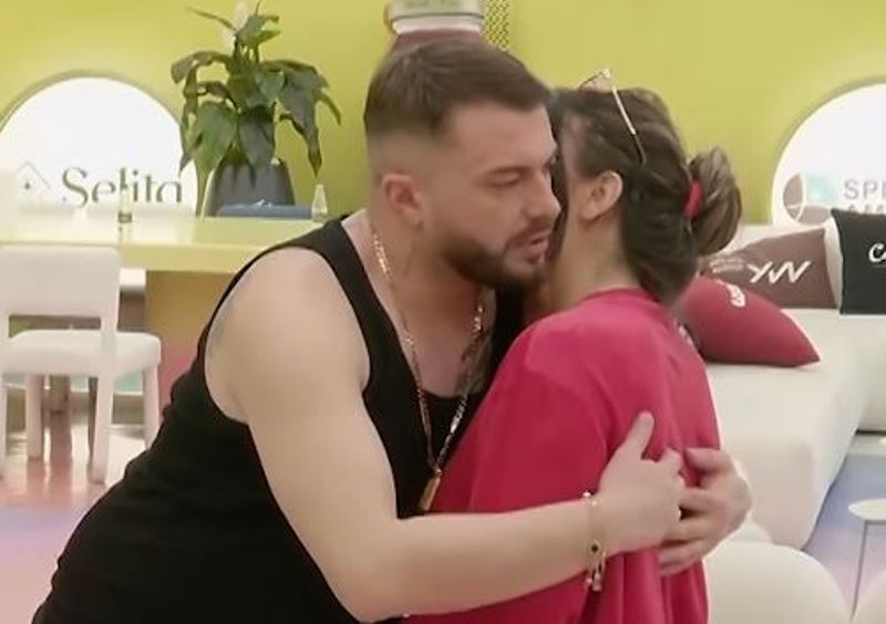 Limi dhe Alba përqafohen, ndodh diçka e papritur