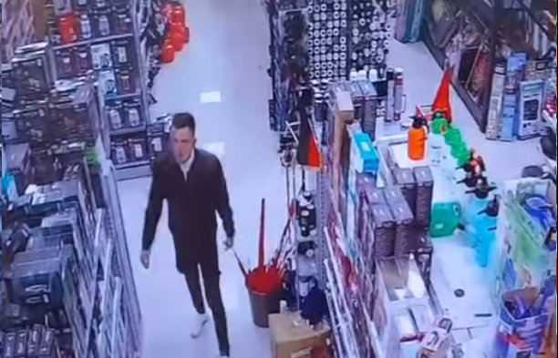 Person i dyshuar për vjedhje shpallet në kërkim nga policia