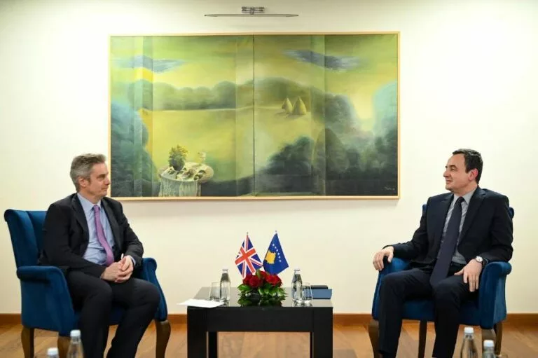 Kurti dhe Hargreaves bisedojnë mbi institucionet dhe çështjet dypalëshe
