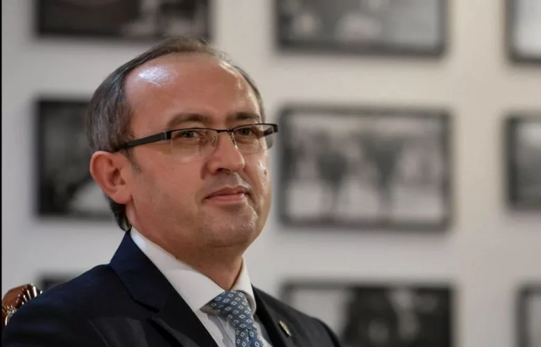 Avdullah Hoti deklaron mospërkrahje për Vjosa Osmanin presidente