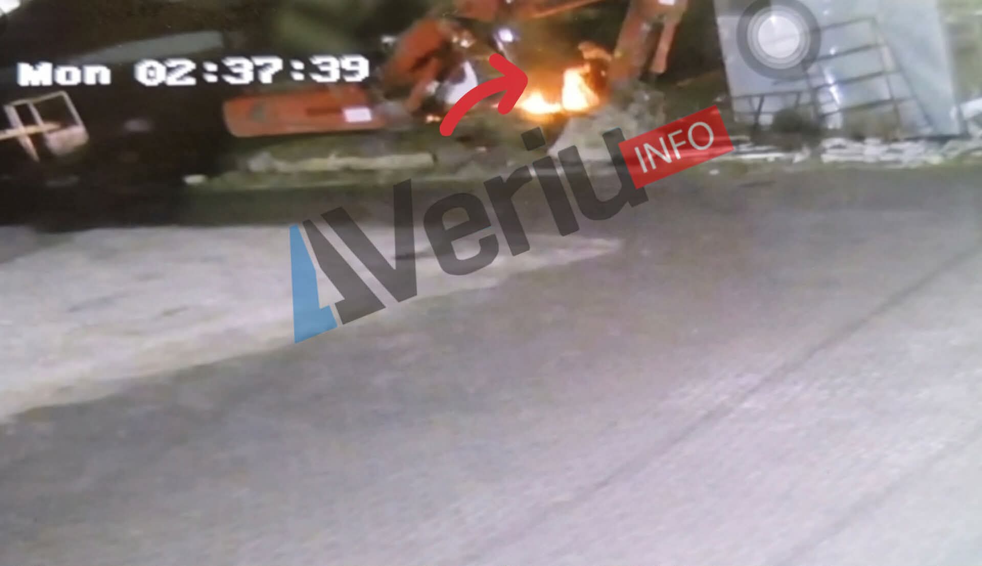 Incidencë në Mitrovicë: Dy persona djegin bagerin e rrënimeve