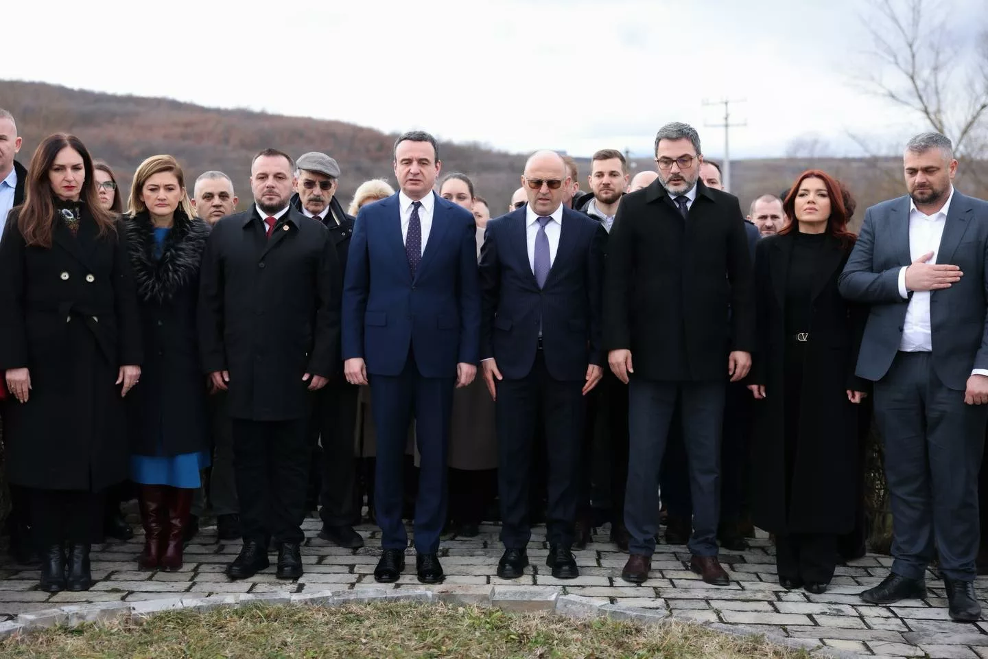 Qeveria Kurti përkujton viktimat civile në Gjakovë