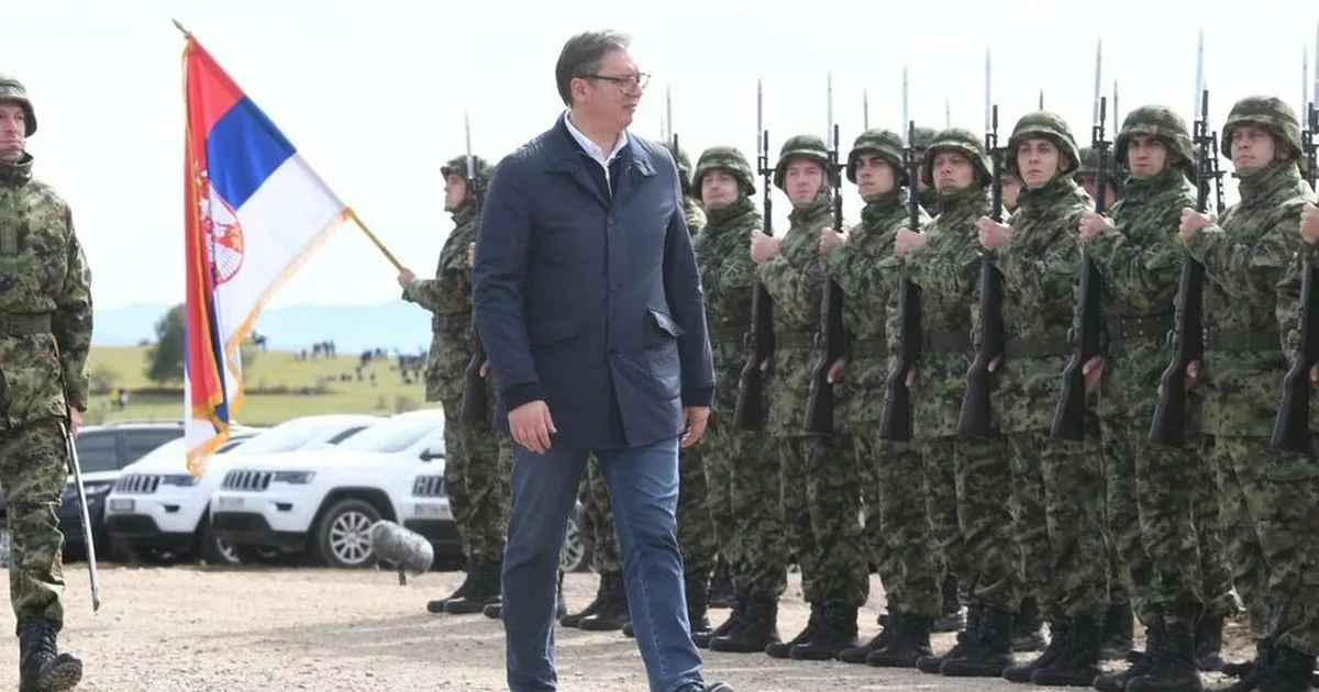 Vuçiç viziton kazermat, kritikon Shqipërinë për aleancat