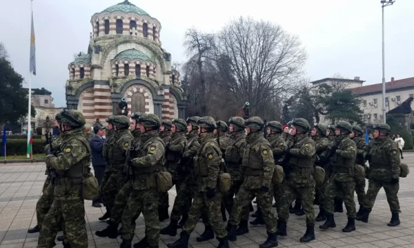 Trupa të reja bullgare nisen drejt Kosovës për misionin KFOR