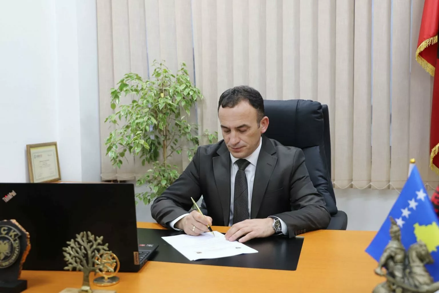 Thaçi ofron makinën zyrtare për OVL UÇK-në e Obiliqit