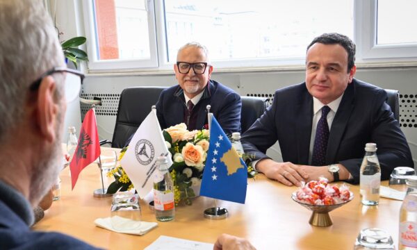 Kurti: Pensionimi i 1600 mjekëve, sfidë për Kosovën