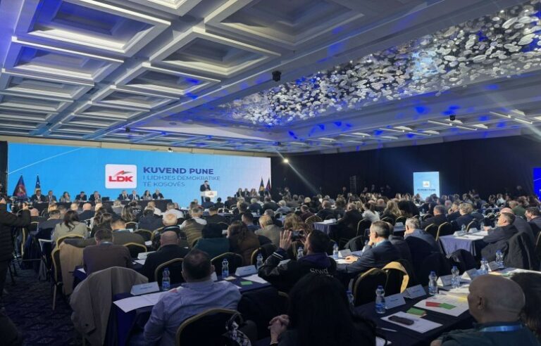 Abdixhiku jep dorëheqjen, delegatët e LDK-së vendosin për të