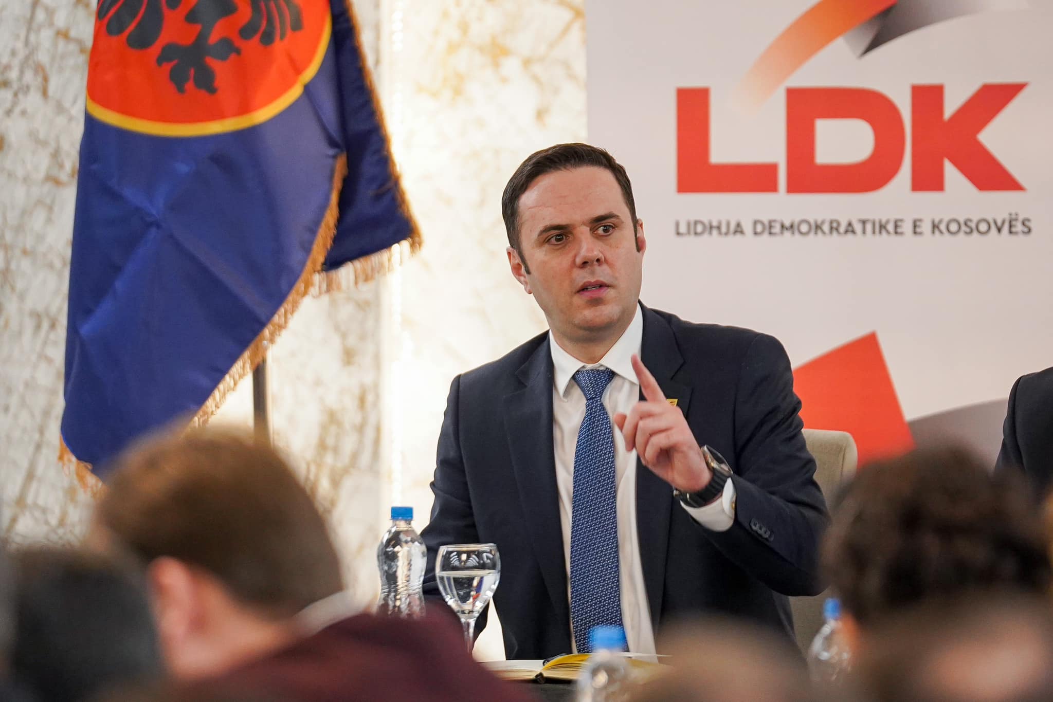 Abdixhiku reagon ndaj kërkesës për dorëheqje nga Bajrami e Hoti