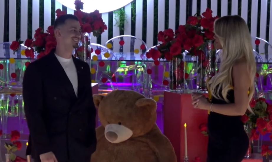 Mateo surprizon Brikenën me një gjest romantik, ajo përgjigjet