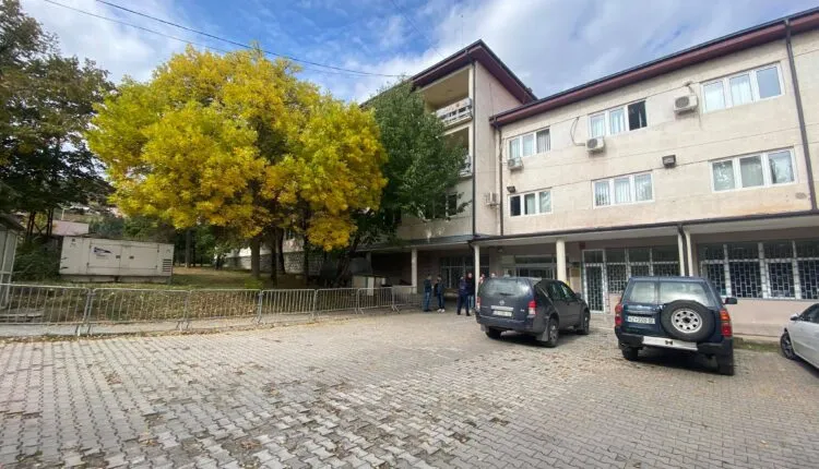 Dhjetë të dyshuar për manipulim votash në Mitrovicë lirohen