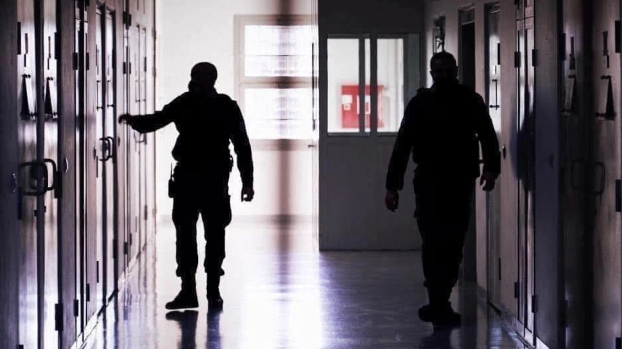 Zyrtari i burgut Dubravë pezullohet për kontrabandë të dyshuar